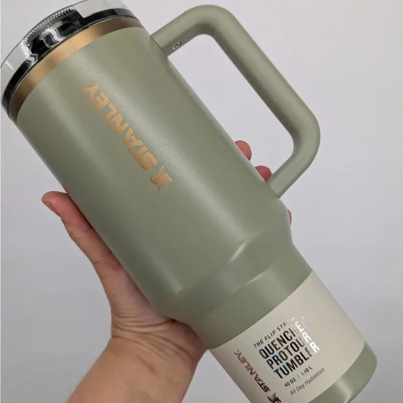 Stanley tumbler Quencher 40oz Sage green . Pro tour Flip top . New in the box - Picture 3 of 5